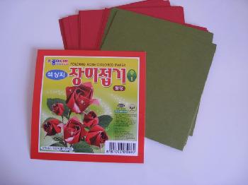Papel de 12x12cm contendo 30 folhas sendo 24 folhas vermelhas e 6 verde lisas de  dupla  face da mesma cor e o codigo novo  DS18K201